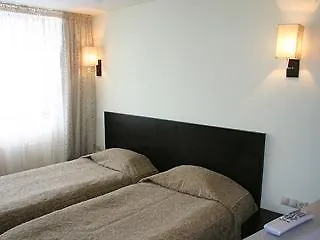 Belmont & 4*
